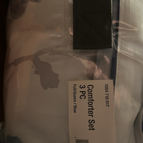 NWT 3 pc.Comforter set  full/queen - Picture 2 of 8